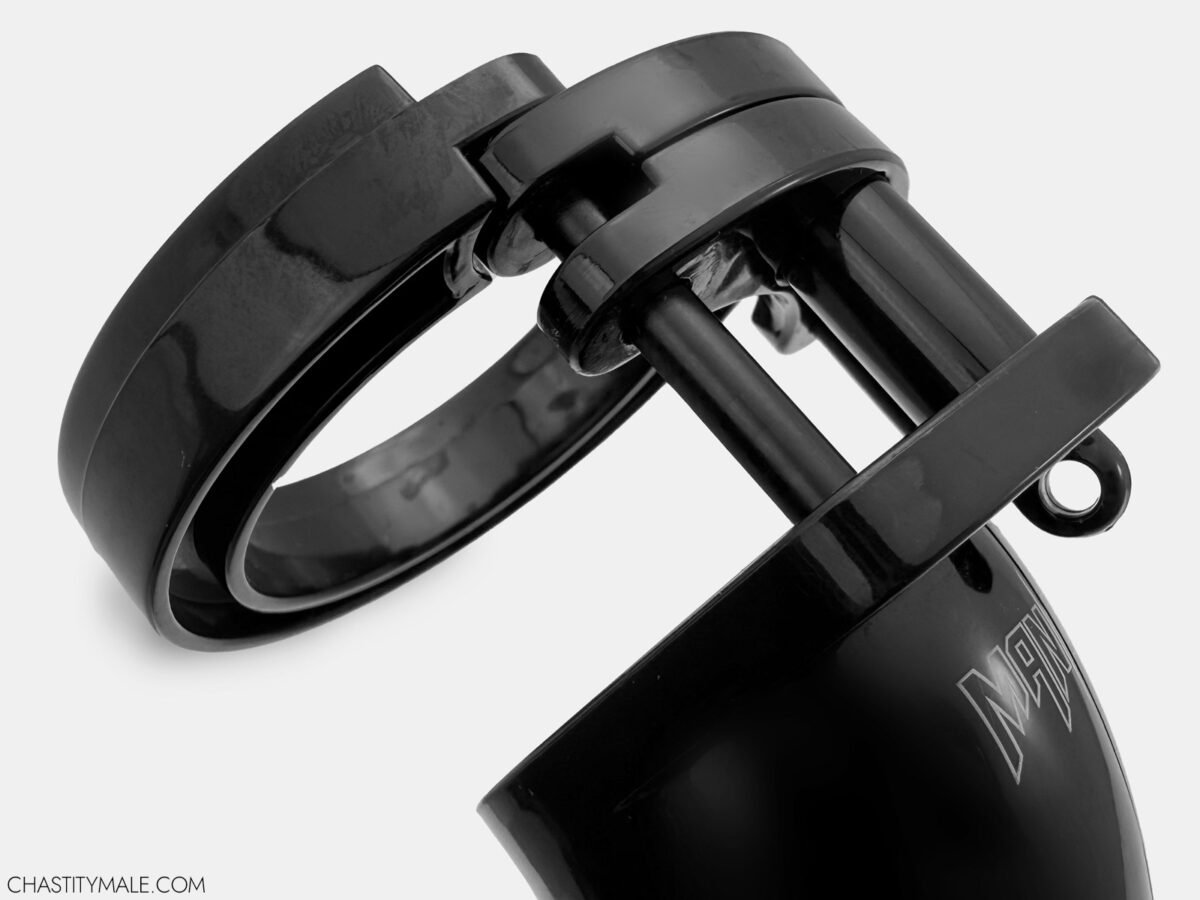 Mancage Chastity (Close up)
